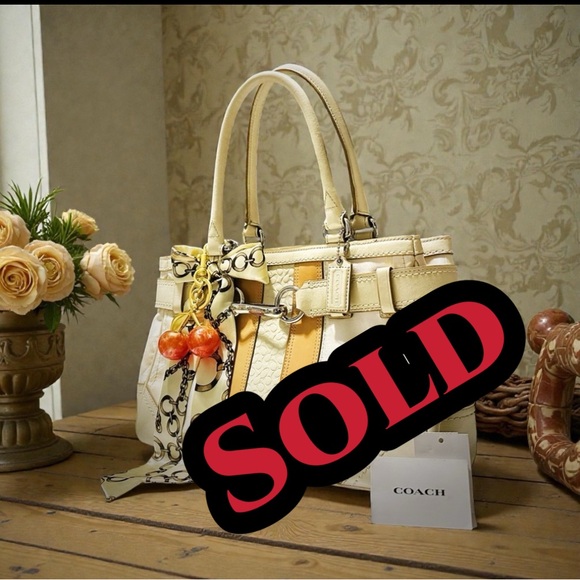 Coach Handbags - Vintage Coach soho shoulder bag Cream and Tan Women's tote Bag